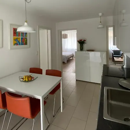 H1 With 4,5 Room, Bathroom, Kitchen, Central, Quiet & Modern With Office * Zurych