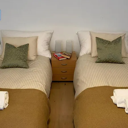 H1 With 4,5 Room, Bathroom, Kitchen, Central, Quiet & Modern With Office Zurych