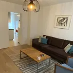H1 With 4,5 Room, Bathroom, Kitchen, Central, Quiet & Modern With Office Zúrich
