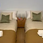H1 With 4,5 Room, Bathroom, Kitchen, Central, Quiet & Modern With Office Zúrich