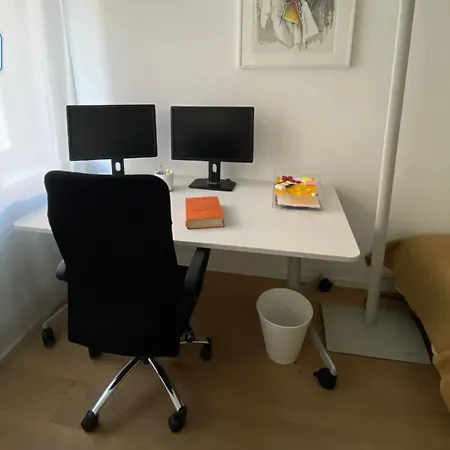 H1 With 4,5 Room, Bathroom, Kitchen, Central, Quiet & Modern With Office Appartamento